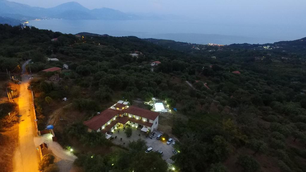 Tenuta Terre Di Bosco Oasi Di Relax Nel Cilento San Giovanni a Piro Bagian luar foto