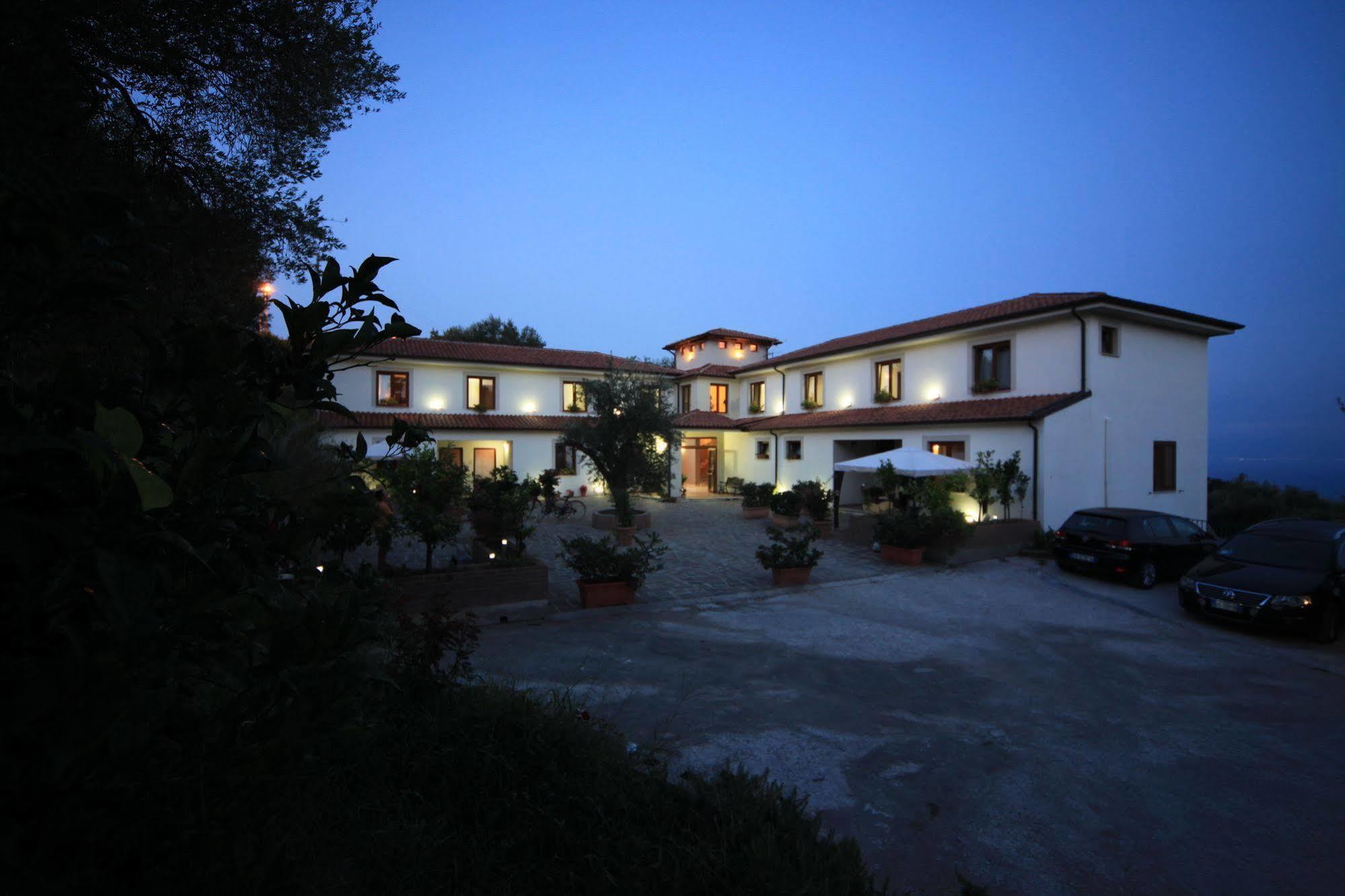 Tenuta Terre Di Bosco Oasi Di Relax Nel Cilento San Giovanni a Piro Bagian luar foto