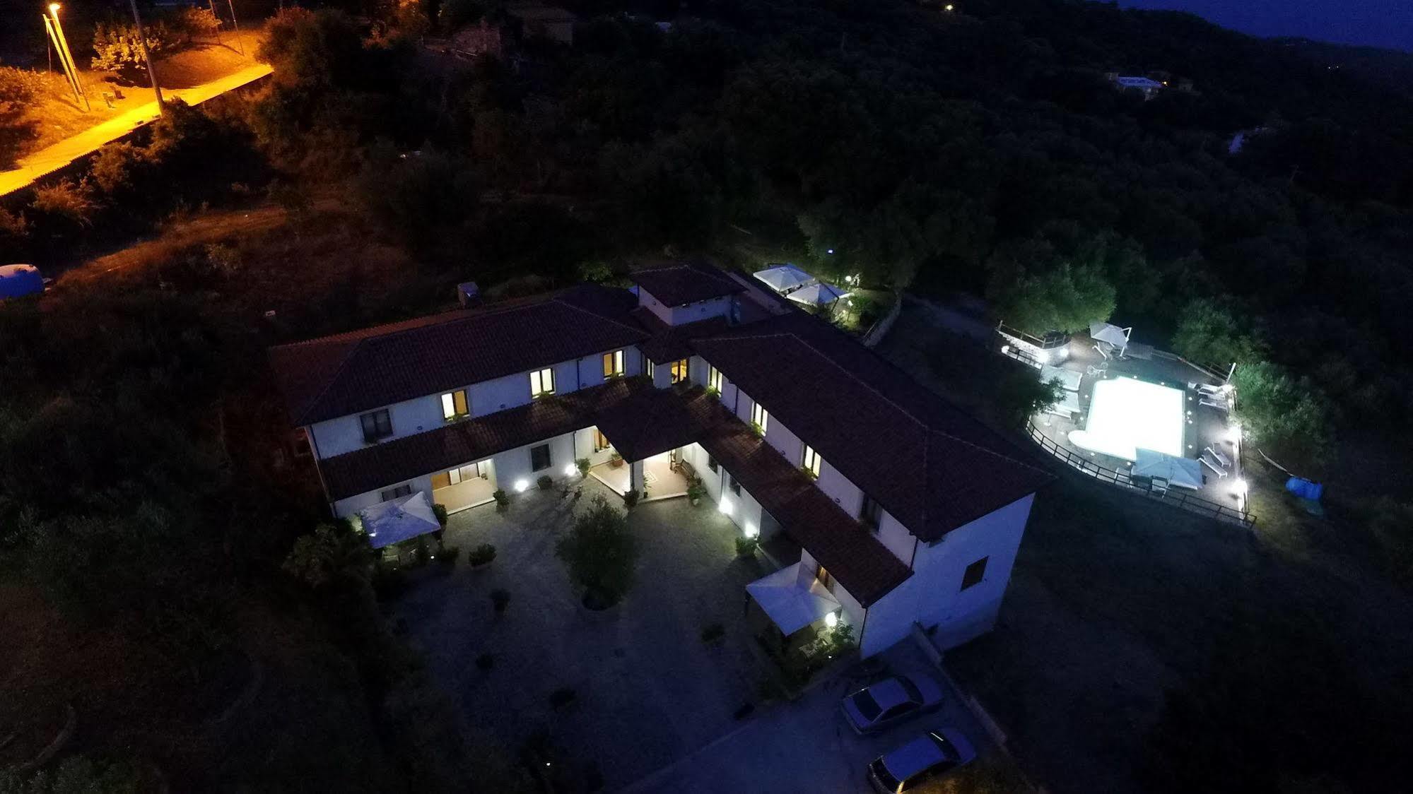 Tenuta Terre Di Bosco Oasi Di Relax Nel Cilento San Giovanni a Piro Bagian luar foto